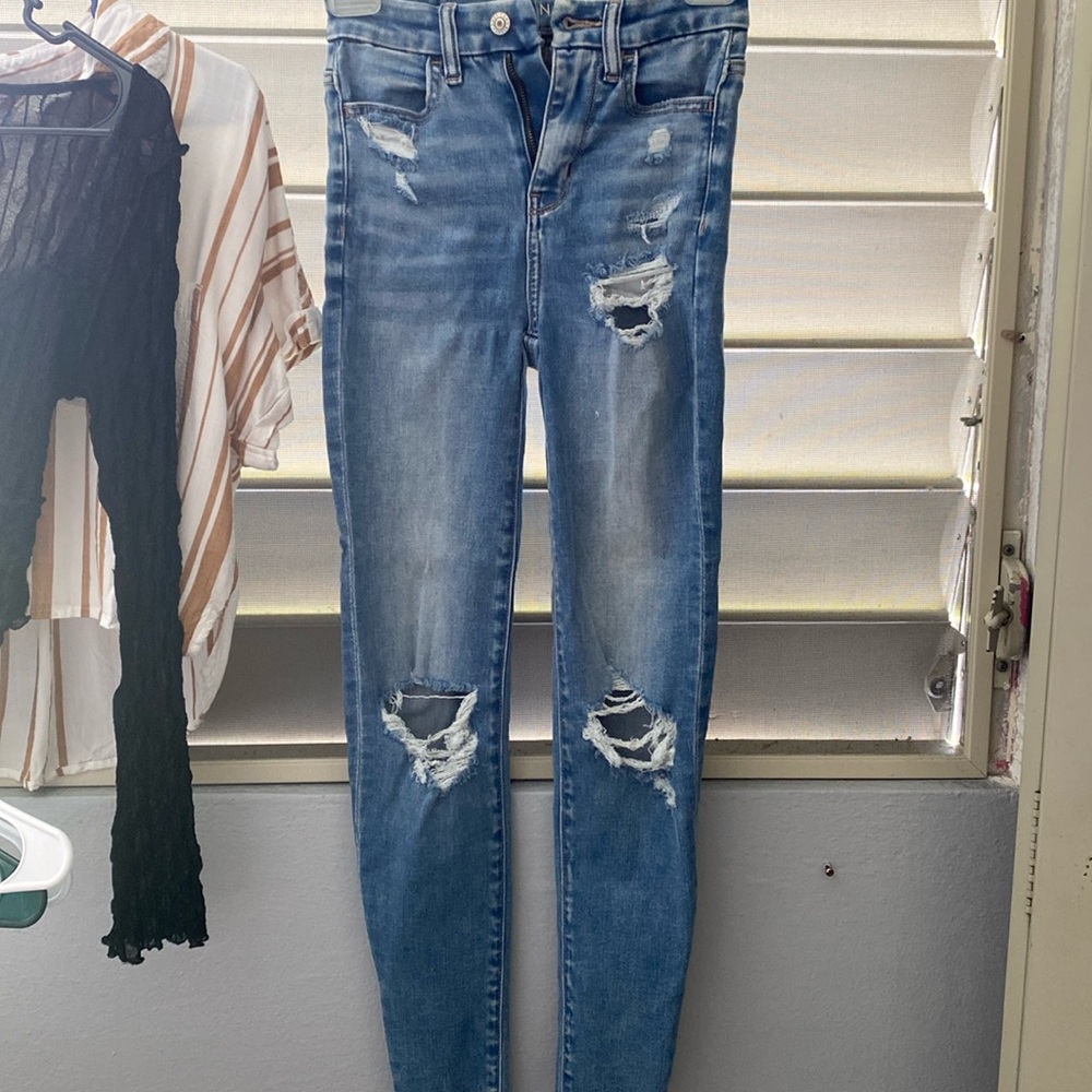 American Eagle Forever soft Super Hight Waisted Jean. Size 000 Short